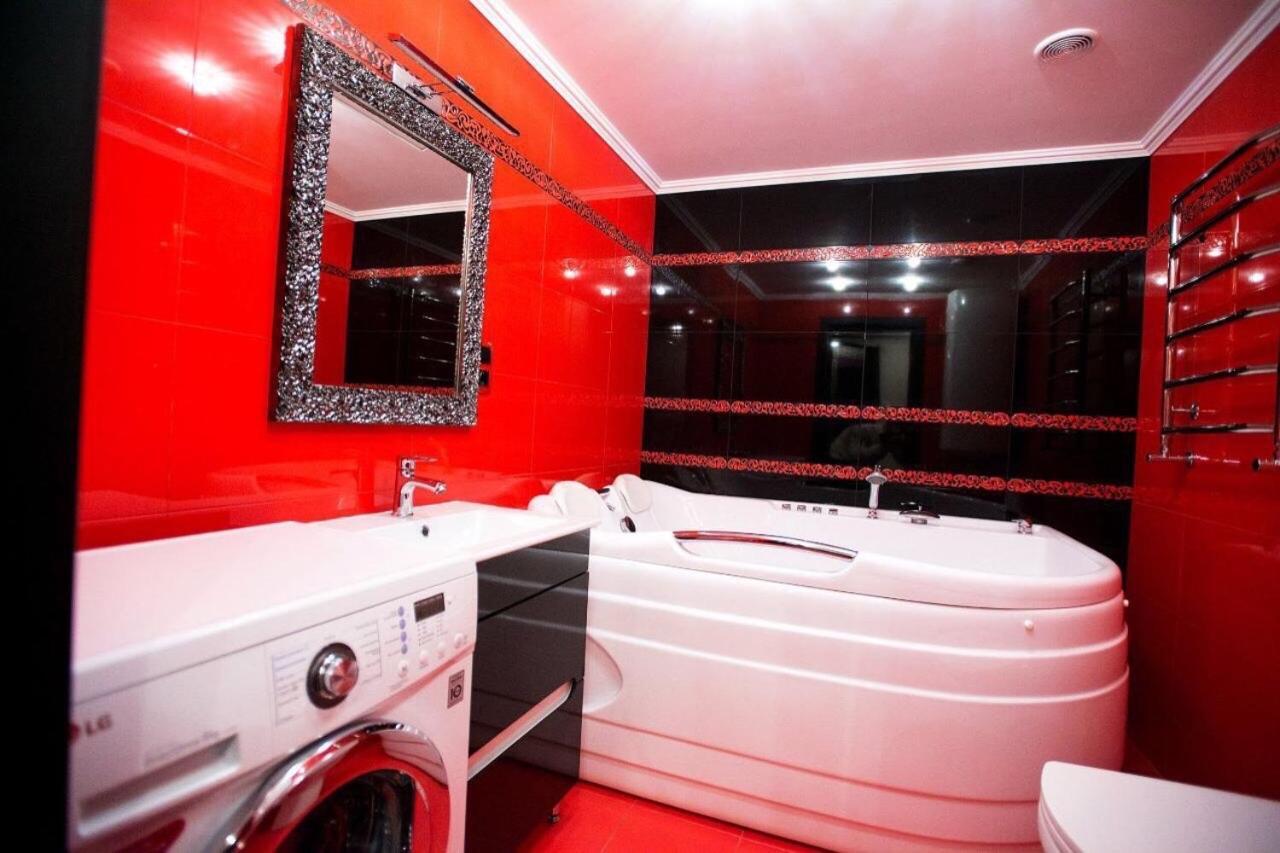 Luxury Apartment For Rest On Nauki Avenue Kharkiv Bagian luar foto